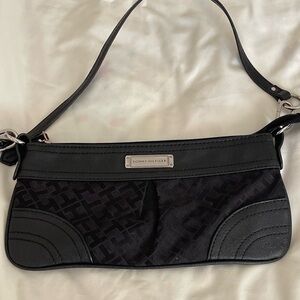 Tommy Hilfiger Elegant Black Shoulder Bag